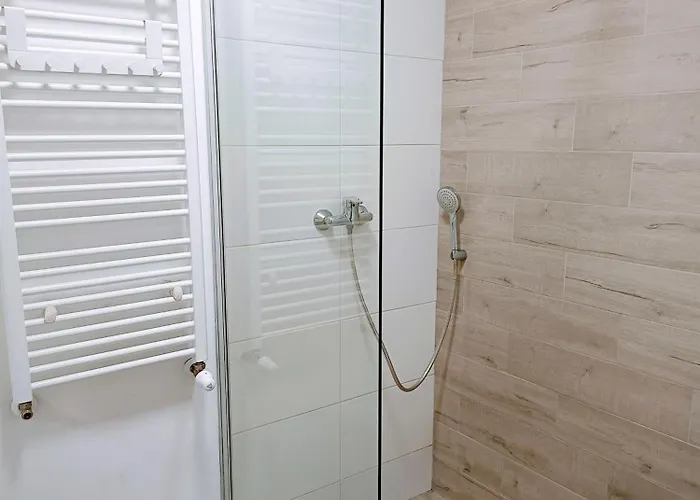 Good Night In * Στσέτσιν